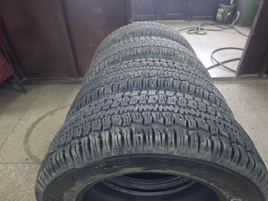 Продам шины от нивы