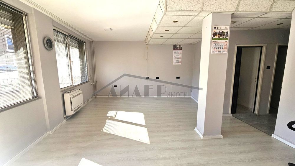 Дава се под наем Офис в Пловдив, Кършияка - 64 кв.м за 298.86 € - Снимка #2
