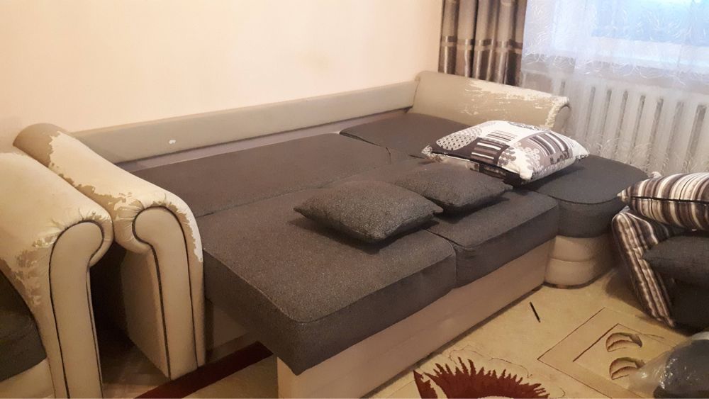 Продам угловой диван и кресло