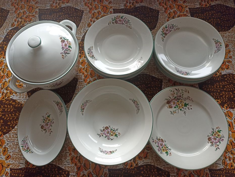 Български порцеланов сервиз