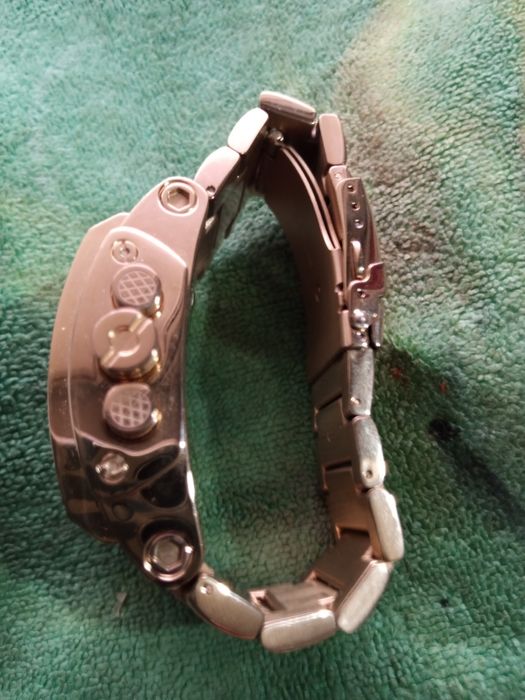 Продам часы Yves Camani