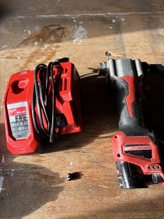 Pistol nituri Milwaukee M12