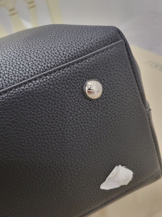 Georges Tote MM 41 x 29 x 14 cm
(Length x Height x Width)