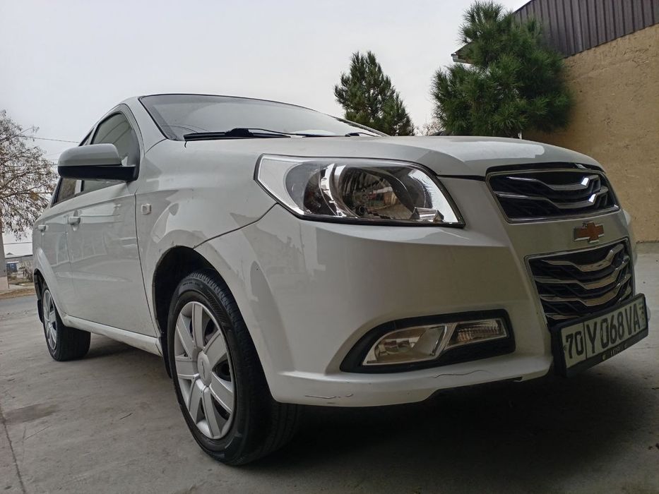 Nexia 3 yaxshi holada srochna sotiladi