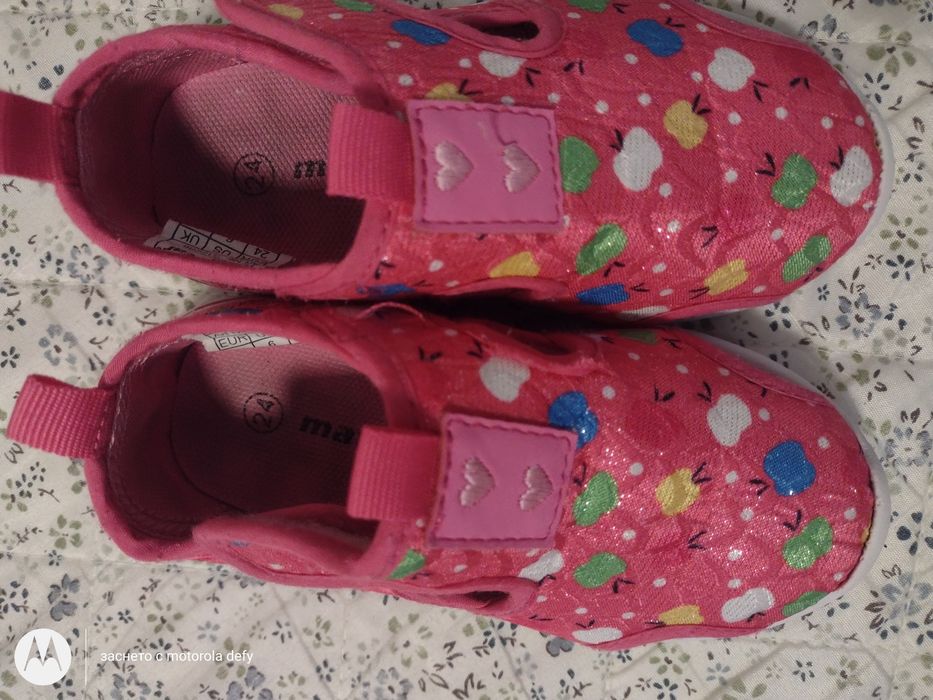 ЛОТ бебешки ботушки и пантофи. За размери и въпроси пишете на съобщени