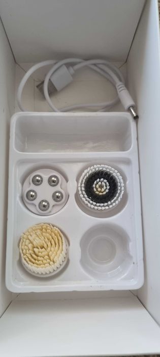 Aparat masaj facial