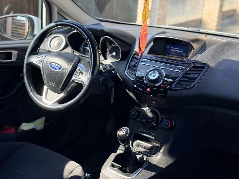 Ford Fiesta MK7 1.5 TDCi | Martie 2014 | Climatizare | Încălzire în scaune | Cameră marșarier