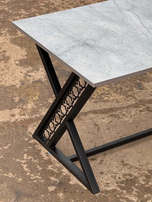 Современный журнальный столик