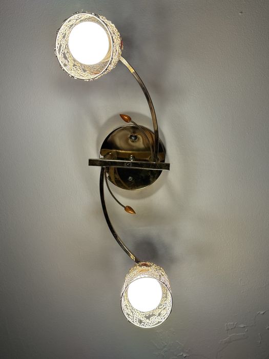 Продам потолочные люстры разные