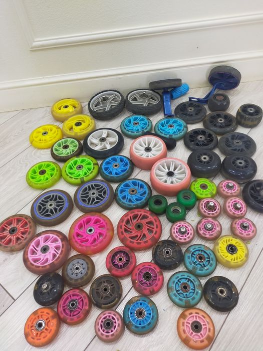 Продам  колеса на самокат.