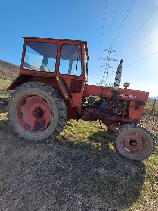 Vând tractor cu plug