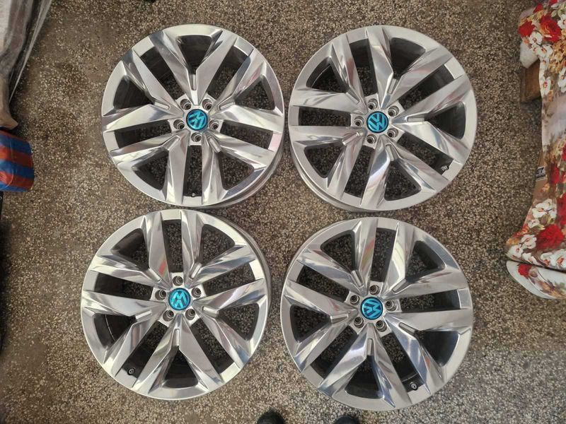 Оригинални джанти за
VW Tuareg lll R20/CR  в топ състояние