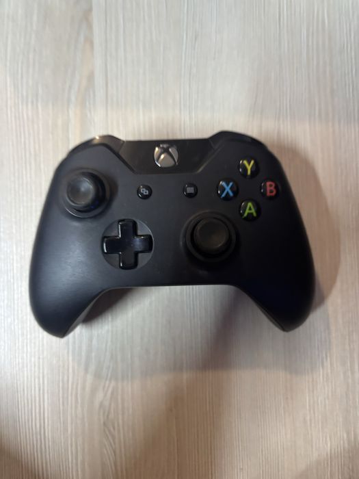 Xbox one cu 2 controlere
