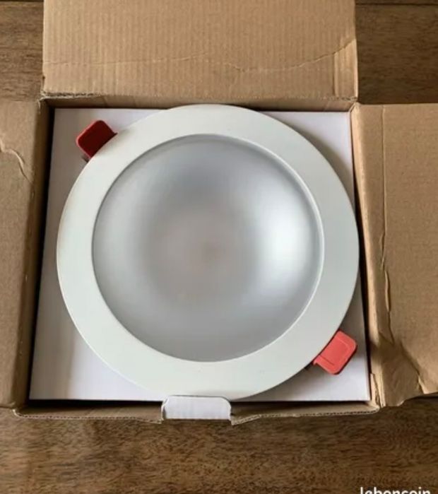 Corp de iluminat cu LED NOU