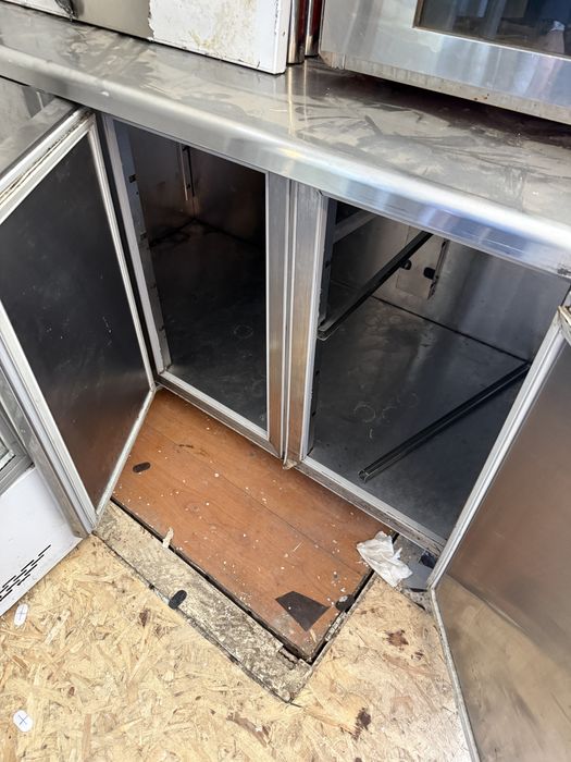 Холодильник, холодильный стол