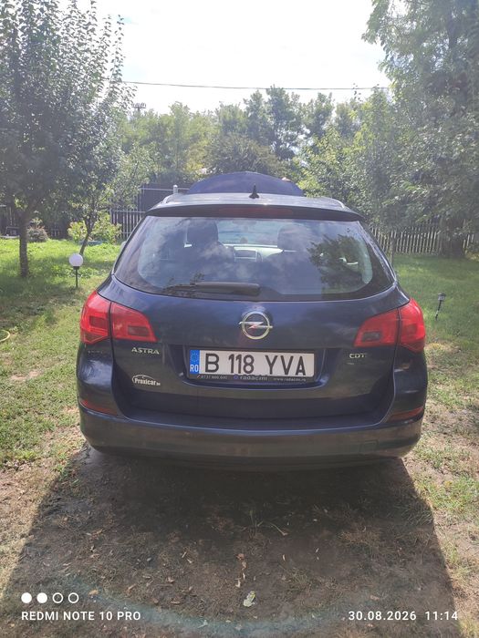 Opel Astra J 2011
