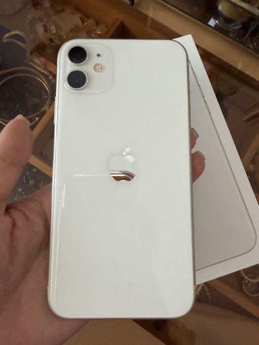 Продаю IPhone 11