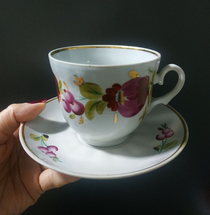 Чашки с блюдцами. См. все фото .