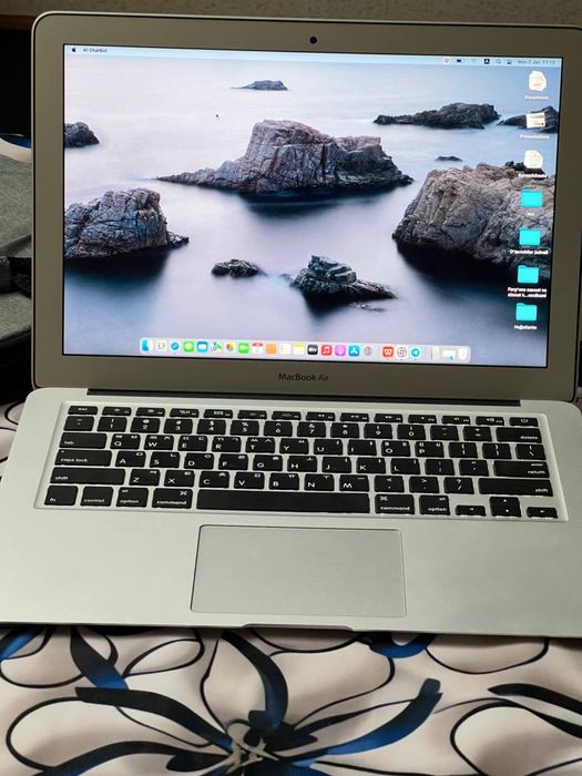 Macbook air2015 corei5 ram 4gb store 128gb. Cycle 295