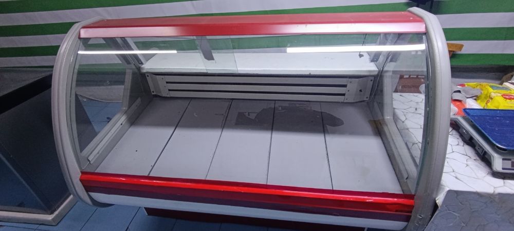 Холодильник витринный