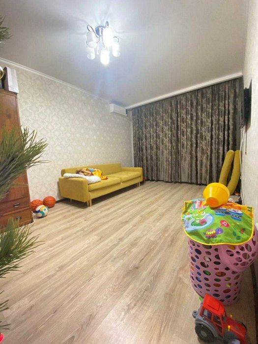 Продам 2 х комнатную квартиру в центре