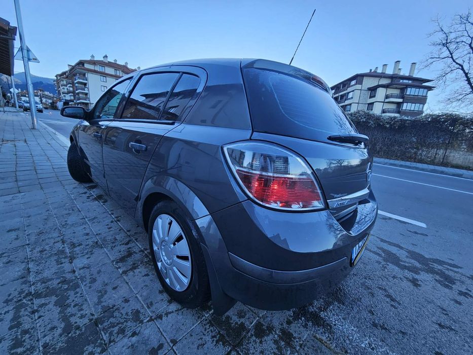 Продавам Opel Astra1. 4