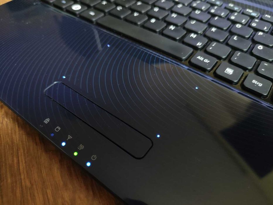 15.6" лаптоп Samsung R580, i3-370M, ATI HD5470 1GB