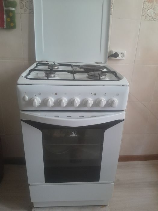 Продам газплиту вытежка в подарок