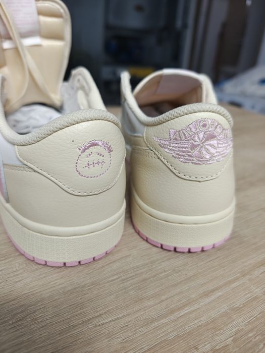 Travis Scott x Air Jordan 1 Low OG SP „Shy Pink”,