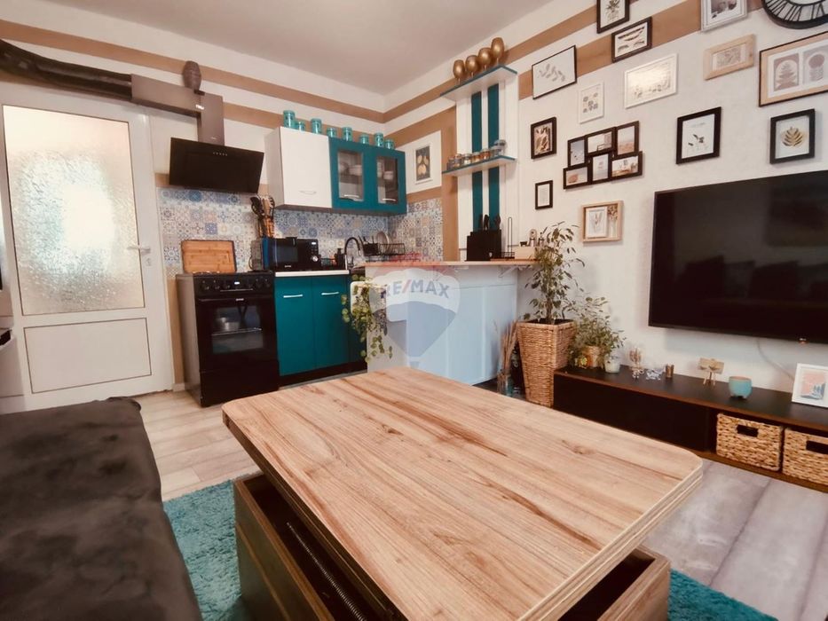 Градска къща с паркомясто за продажба, Колхозен пазар, гр. Варна, Я.И.