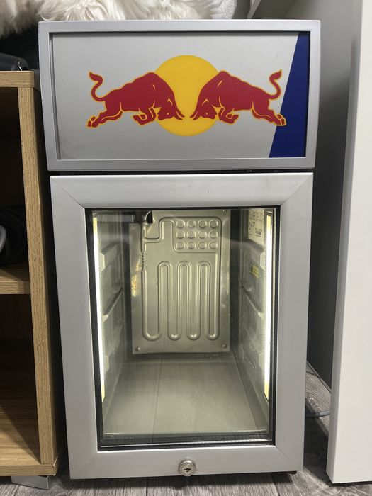 Продам RedBull холодильник