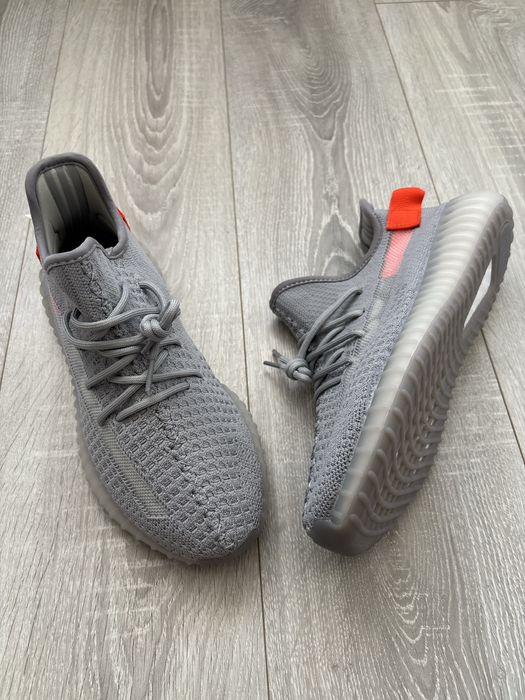 Yeezy Boost 350 V2 Tail Light