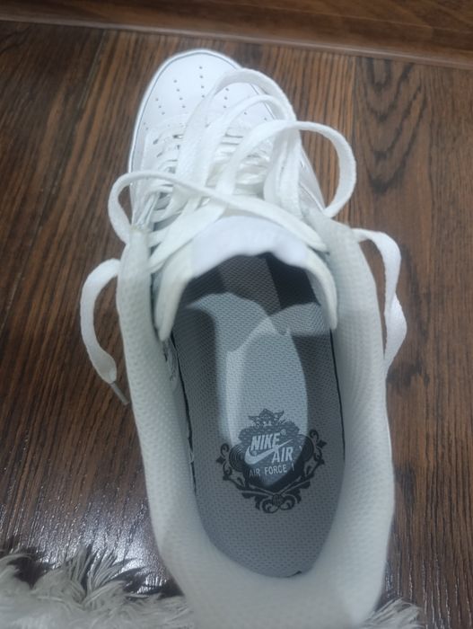 Продам кроссовки