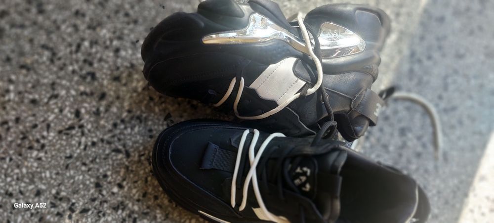 Тренд маратонки УAlE