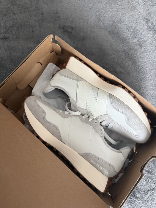 New Balance 327 gri cu alb marimea 42 noi originali piele