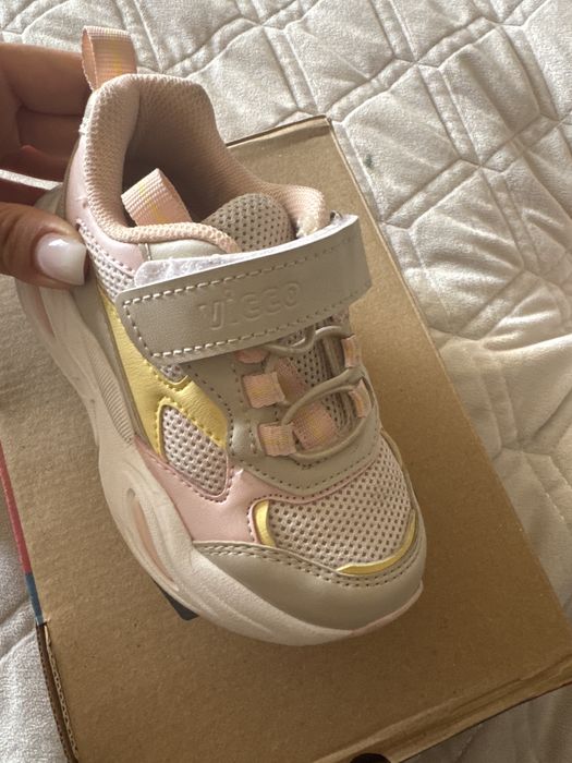 Кроссовки на девочку Vicco