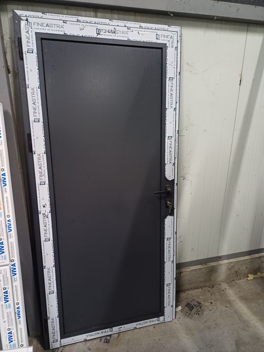 Алуминиеви врати