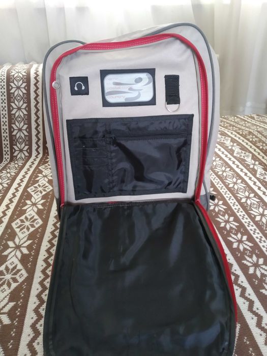 Продавам  НОВА раница удобна за градски условия Daniel Ray