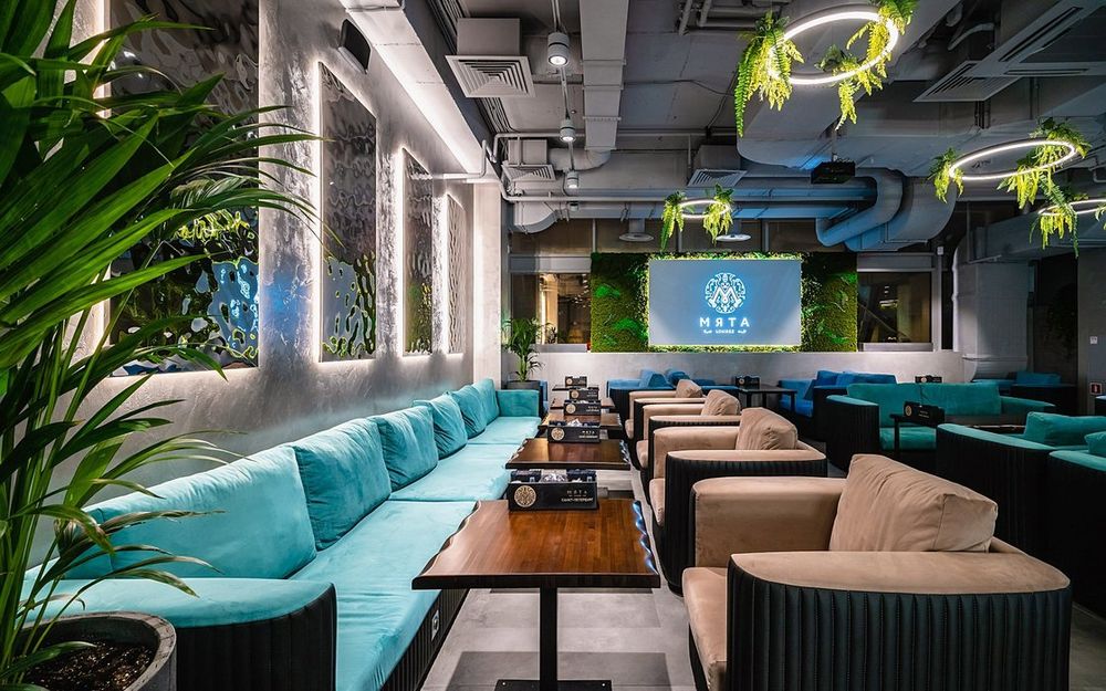 Kafe va restoranlar uchun mebel