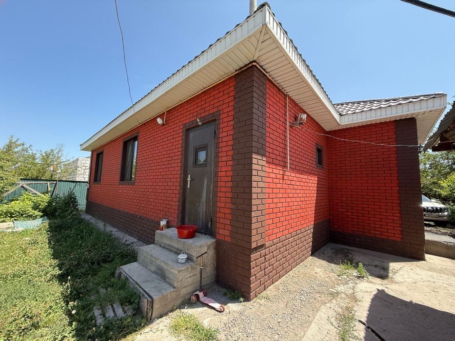 Продам уютный кирпичный дом