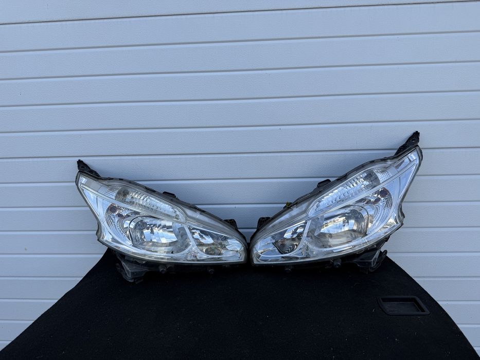 Far stanga far dreapta Peugeot 208 an 2013 ,2014, 2015 , 2016