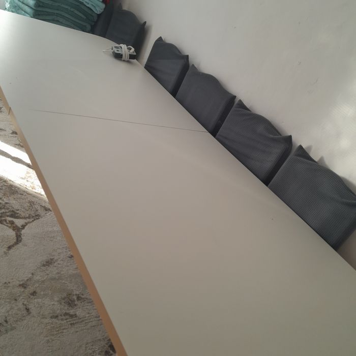 Стол для гостиной.