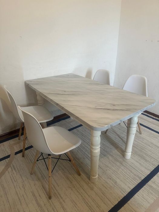 Доставка стол и стулья