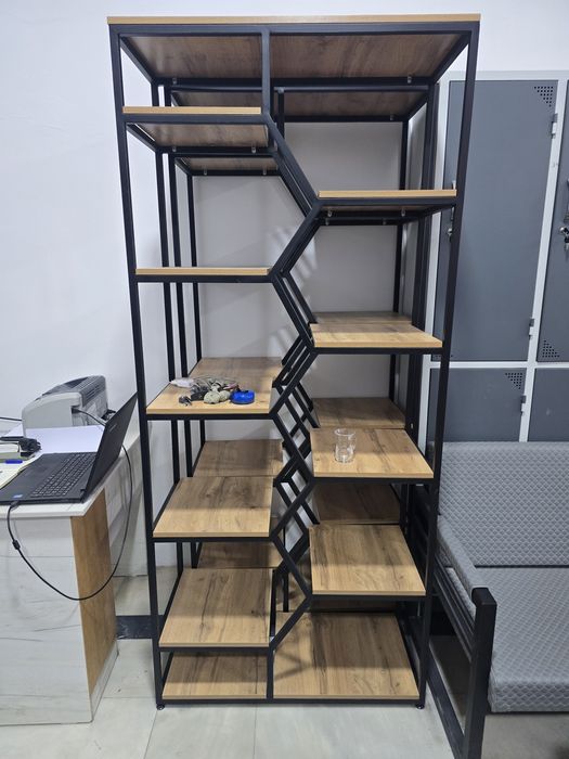 Стеллажлар сотилади