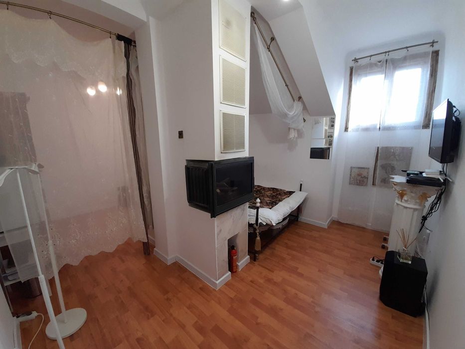 Închiriez garsonieră vintage, zonă ultracentrală