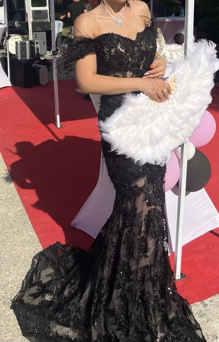 Офицялно Черна Рокля