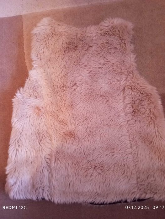 Детски елек за момиче актуален модел.