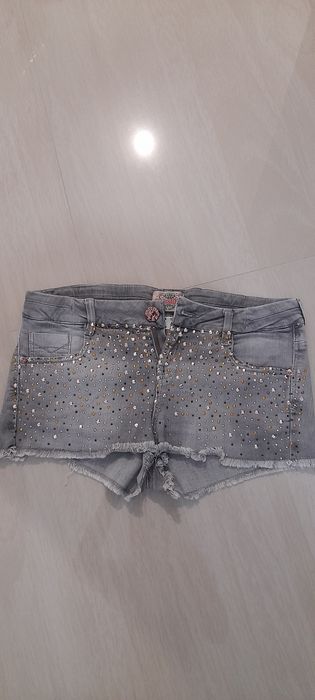 Pantaloni scurti de blugi