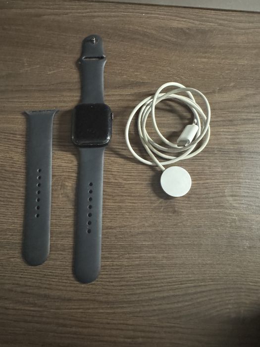 Apple Watch Series 8 45 mm GPS (алуминиев)