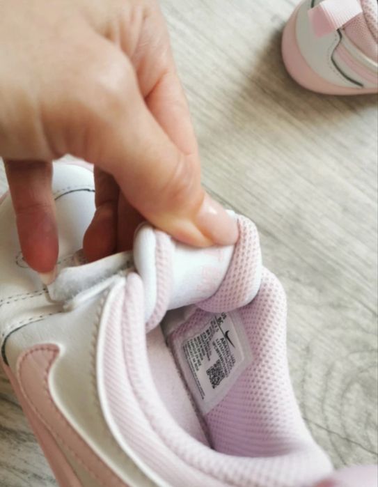Adidasi Nike fetite